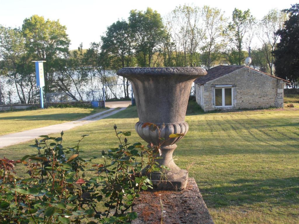 Chateau Sainte Marie Hotel Dompierre-sur-Charente Exterior foto